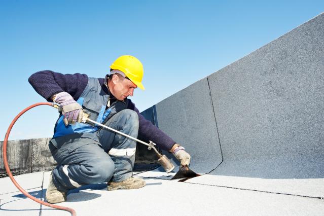 roof_bituminous_worker